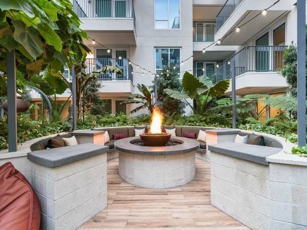 Modern 2 Bedroom Apartment in Great Neighborhood 1