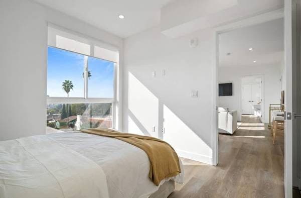 Window Coverings, Elevator, Microwave 1