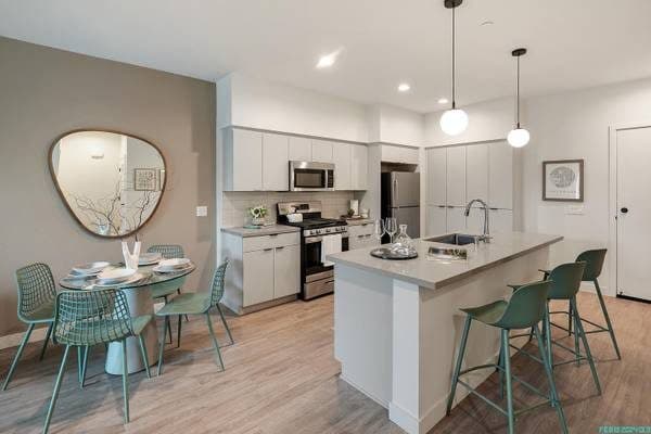 Modern 1 Bedroom + Den in Inglewood * Washer and Dryer * Tile Flooring 3
