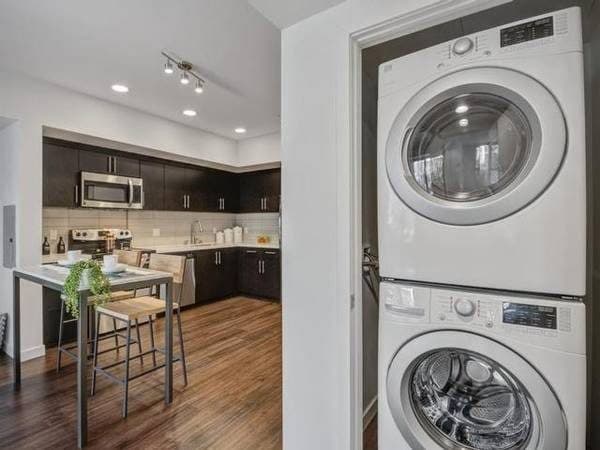 Breathtaking Hollywood Views, Beautiful Wood Grain Flooring 1