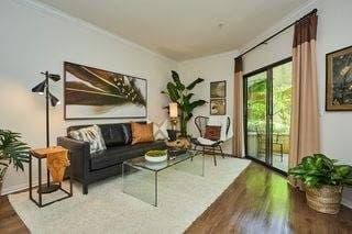 Situated in Los Angeles!, 1/bd, Den/Study 3