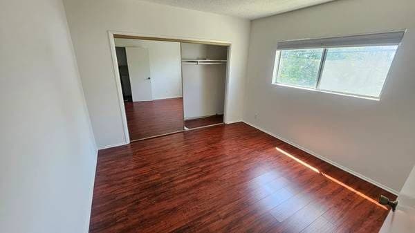 1 BR 1 Bath Apartment in Prime Los Angeles Location with PARKING!! 2
