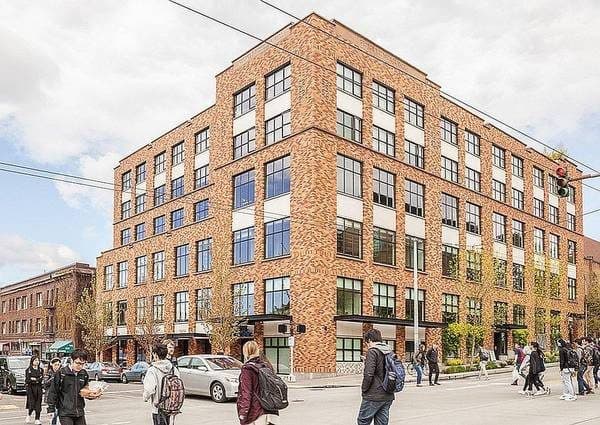 Just Released! Bright 1 BR with Lake Union & City Views 2
