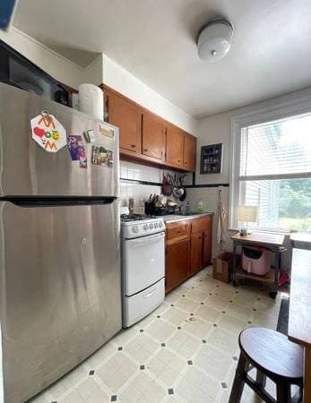 FURNISHED 2 BEDROOM ALL UTILITES INCLUDED! 2