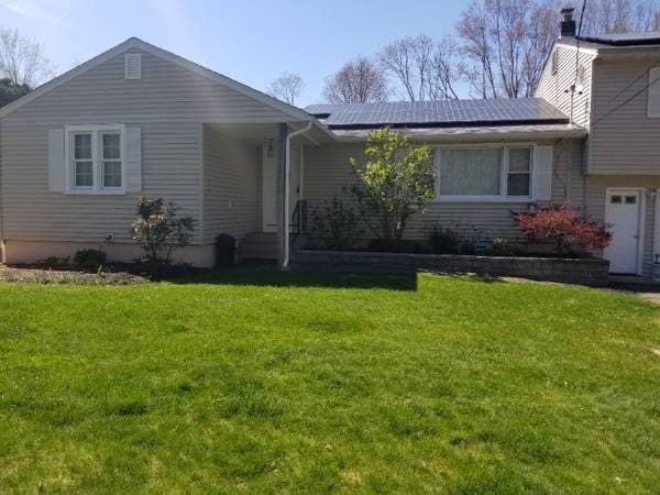 Main Floor of Multiunit in Quiet Beautiful Branford Neighborhood 3