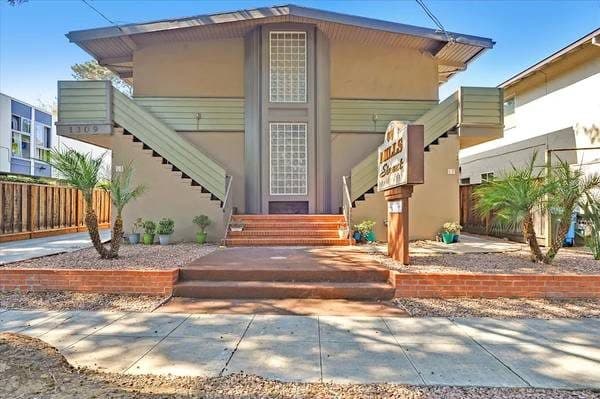 $2,550 FIRST FLOOR 1 Bed 1 Bath in Menlo Park ! 2