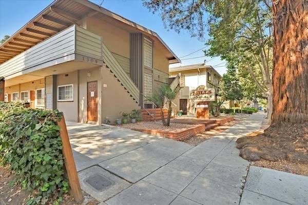 $2,550 FIRST FLOOR 1 Bed 1 Bath in Menlo Park ! 3