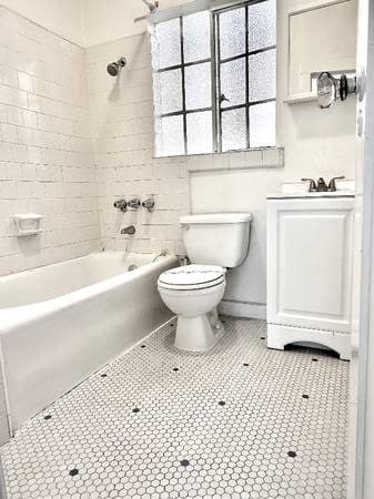 Centrally-located Berkeley studio in clean secure building. All utilit 3