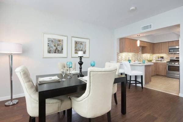 Convenient 2 BR/2 BA-Minutes to Kaiser, De Anza, & Trails 1