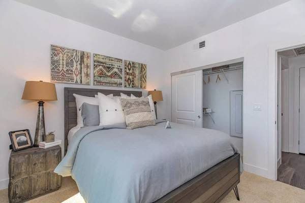Pet-friendly 1 bed / 1 bath! Your dogs and cats are welcome! 1