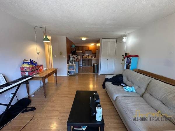 2 BED W A POOL - LAUNDRY - SEPT 1 - HT/HW INCLUDED - BRIGHTON NEAR T 3