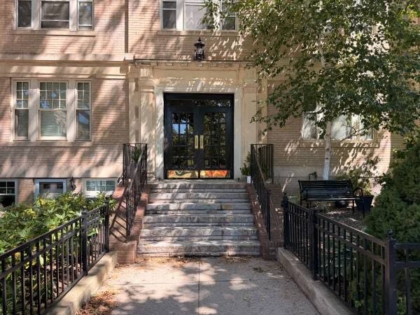 Large one bedroom Condo in Brookline. Heat/HW included. Avail Now 1