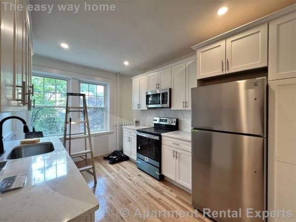 --- Updated 2+ Bed -- Modern kitchen - Heat Incl - NO FEE 1