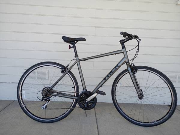 Tall Trek commuter like new, fits 5'9-- 6' or so 2