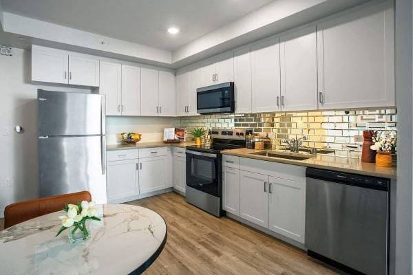 Wood-Style Plank Flooring, 1 Bed, Situated in Los Angeles! 2