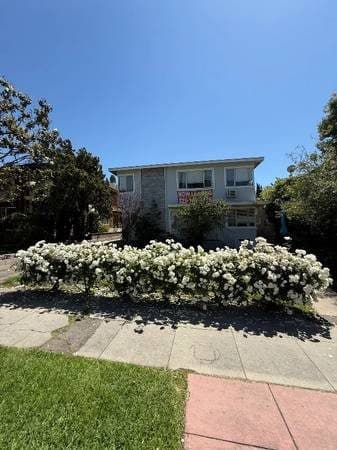 REDUCED - Hollywood Remodel... with no silicone injections! Unfurnishe 1