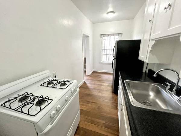 OPEN HOUSE TODAY! Cool Studio, Bright  Ready for Move-in! 1