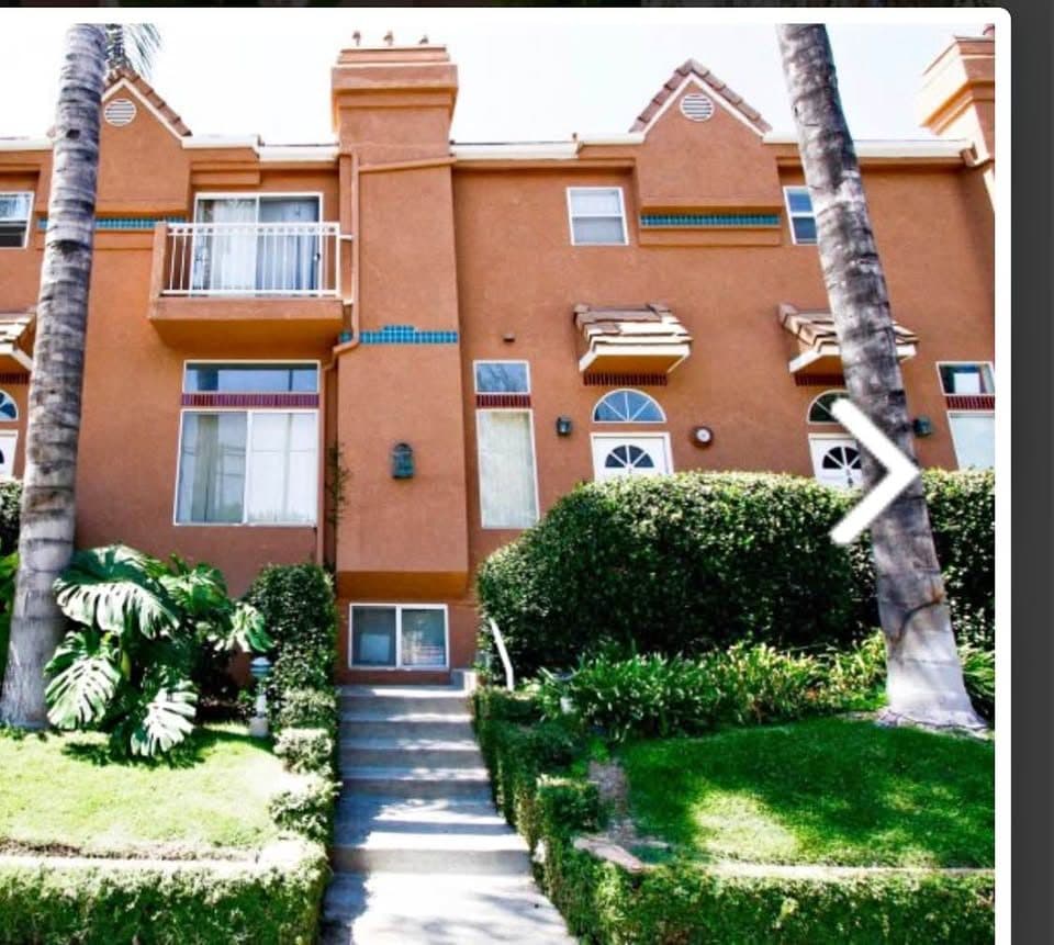 3 Beds 3 Baths - Townhouse 1