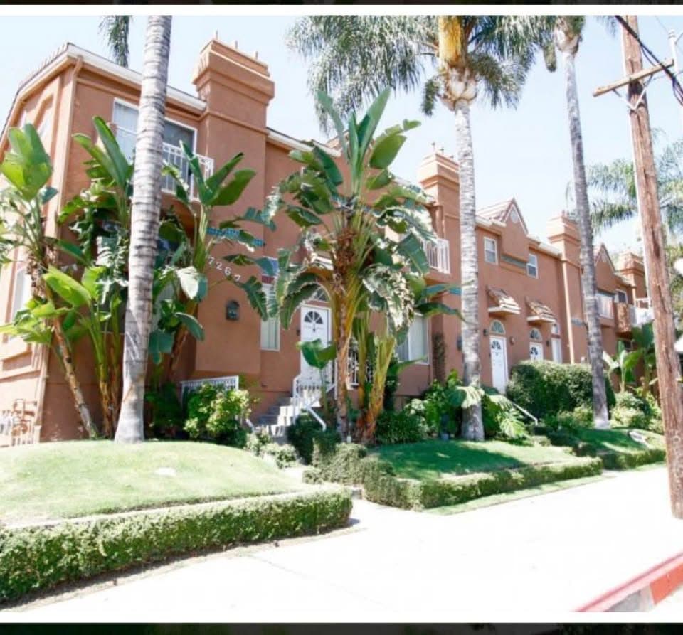 3 Beds 3 Baths - Townhouse 2