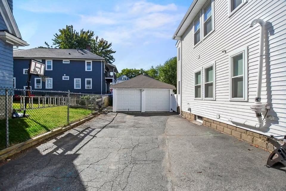 3 beds 2 baths Townhouse 2