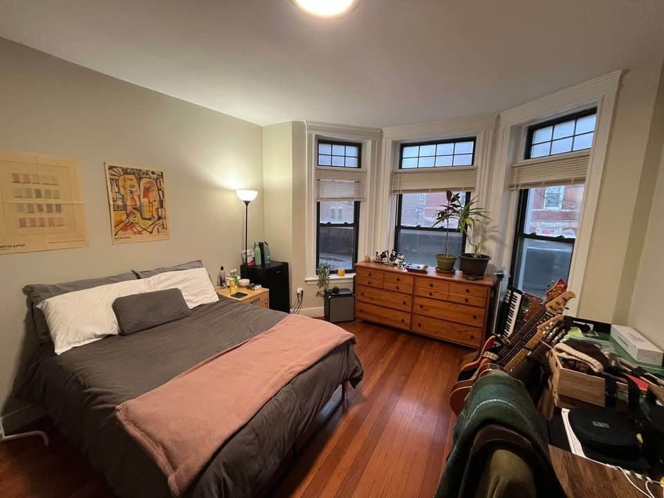 5 Beds 2 Baths - Apartment 3