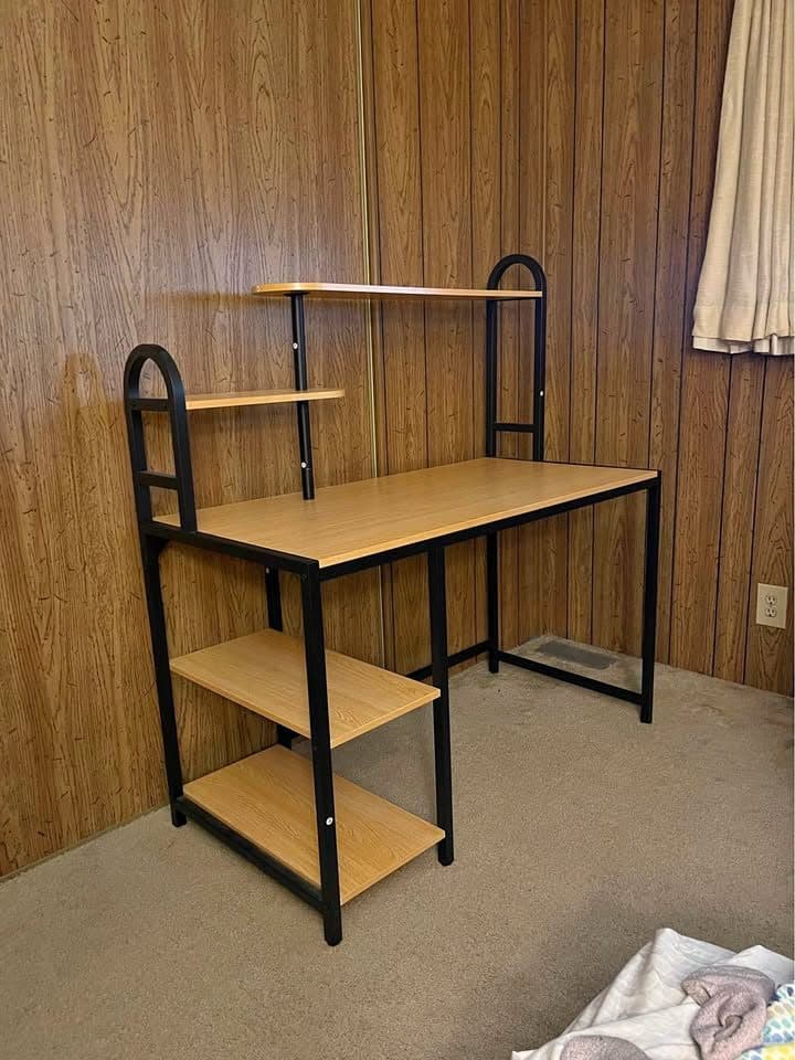 Desk with shelves 1