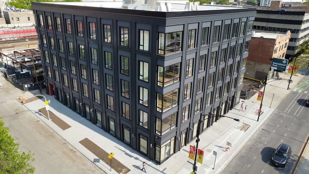 Studio for rent — 1131 W Winona St, Chicago 1