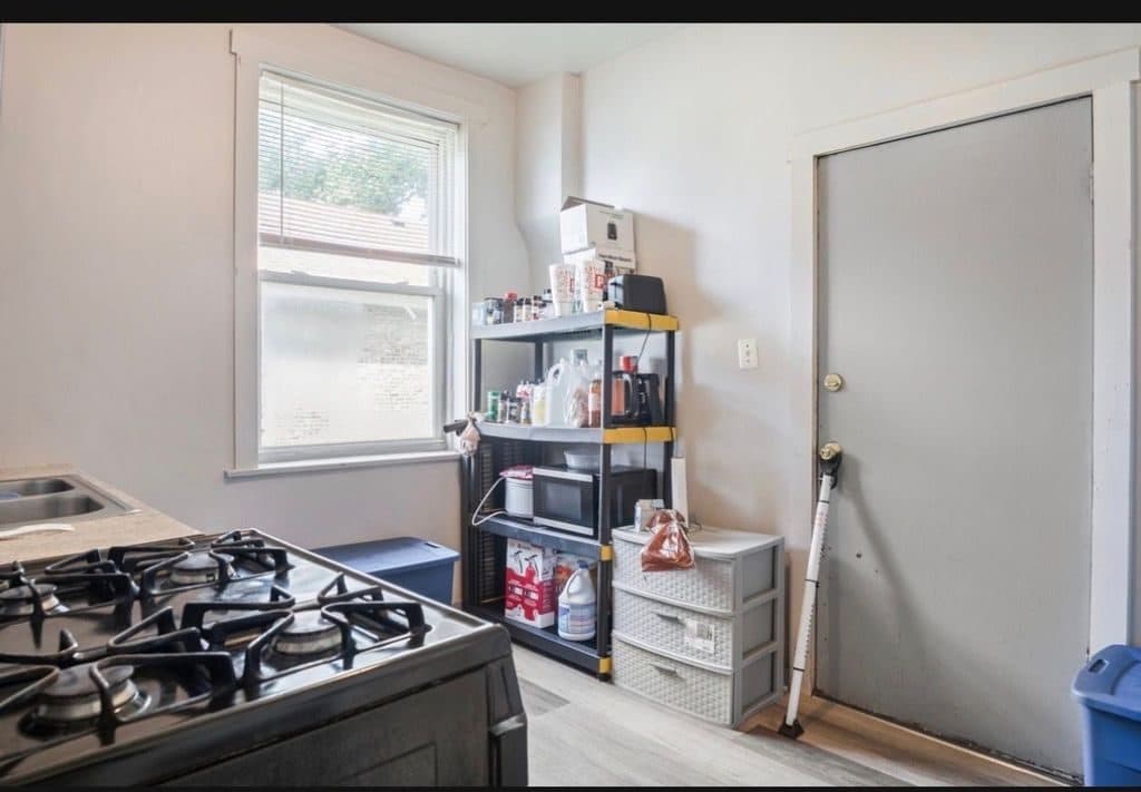 2 BR for rent — 1538 W 70th St #1, Chicago 2