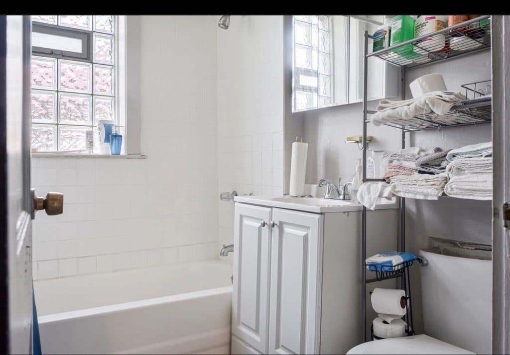 2 BR for rent — 1538 W 70th St #1, Chicago 3