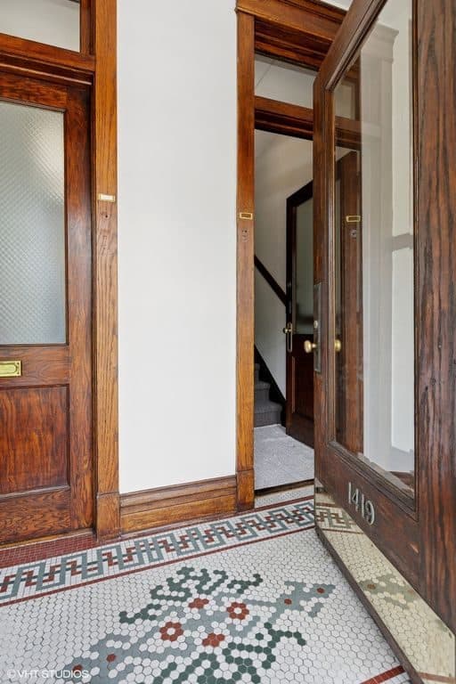 3 BR for rent — 1419 W Winona St #2, Chicago 3