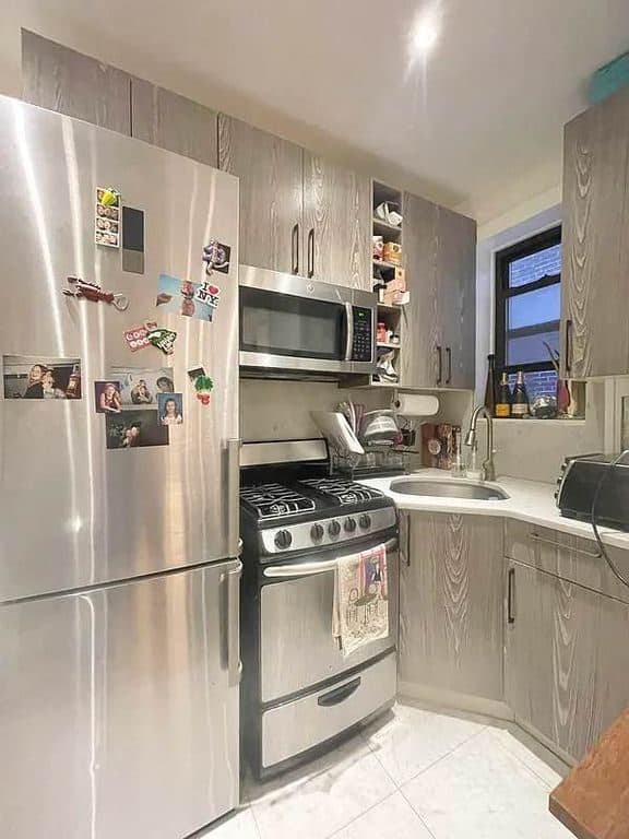 3 BR for rent — 620 E 6th St #23, New York 3