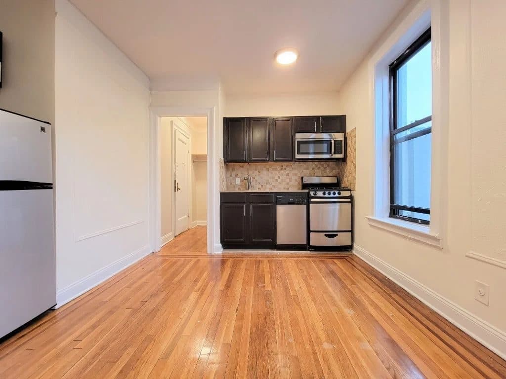Studio for rent — 25-23 31st Ave, Astoria 1
