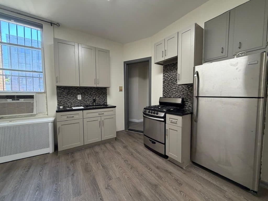 2 BR for rent — 31-80 38th St #1A, Astoria 1