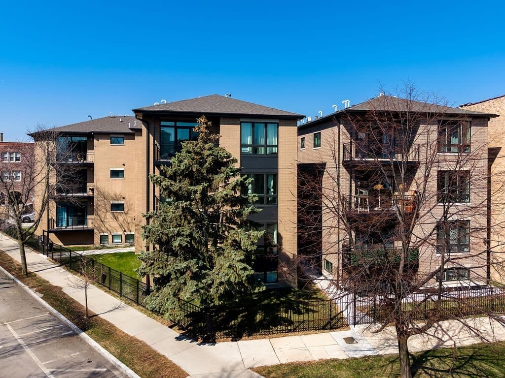 2 BR for rent — 7428 N Rogers Ave, Chicago 1