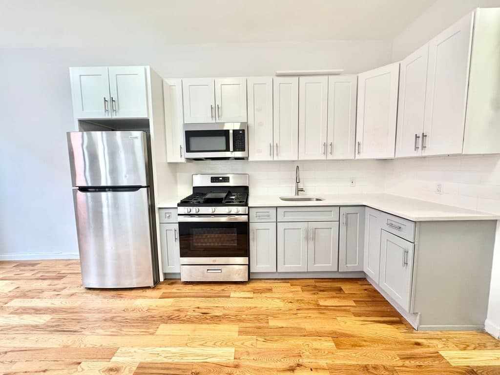 3 BR for rent — 762 Beck St, Bronx 1