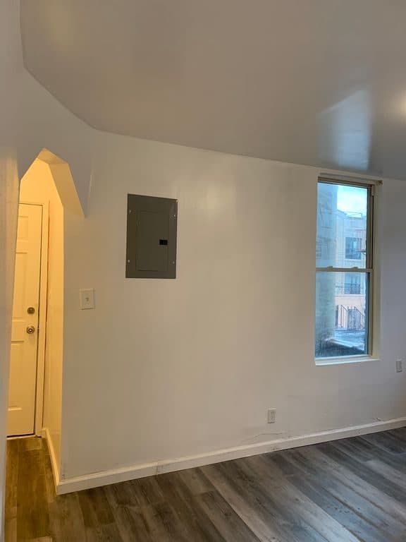 1 BR for rent — 679 Cleveland St #2R, Brooklyn 1