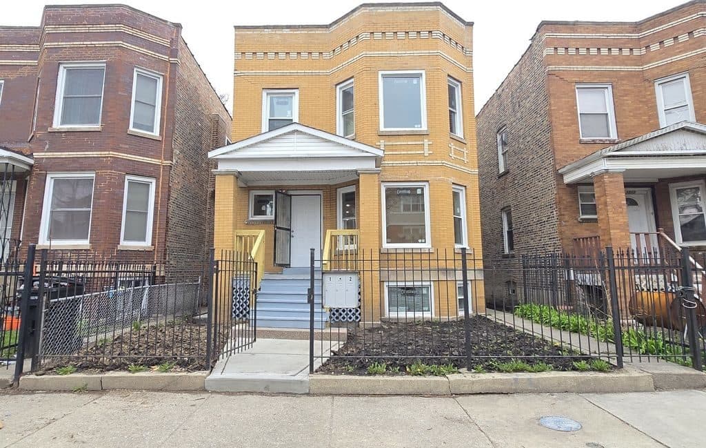 3 BR for rent — 3516 W Polk St #2, Chicago 1