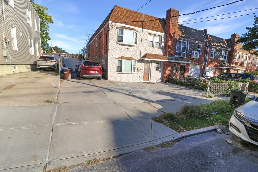 3 BR for rent — 14-29 131st St #1, College Pt 1