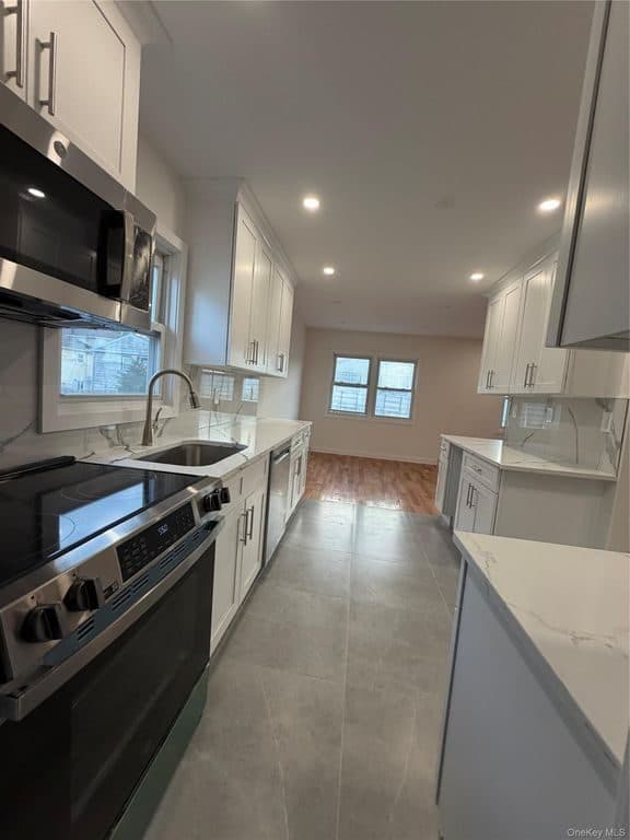 3 BR for rent — 1580 208th Pl, Flushing 1