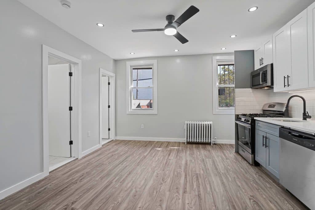 3 BR for rent — 384 Graham Ave APT 2, Brooklyn 1