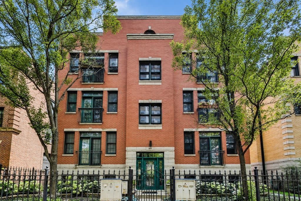 3 BR for rent — 917 W Lakeside Pl APT 1W, Chicago 1