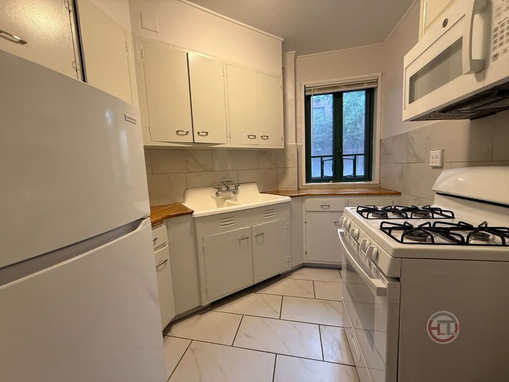 1 BR for rent — 1604 Metropolitan Ave, Bronx 1