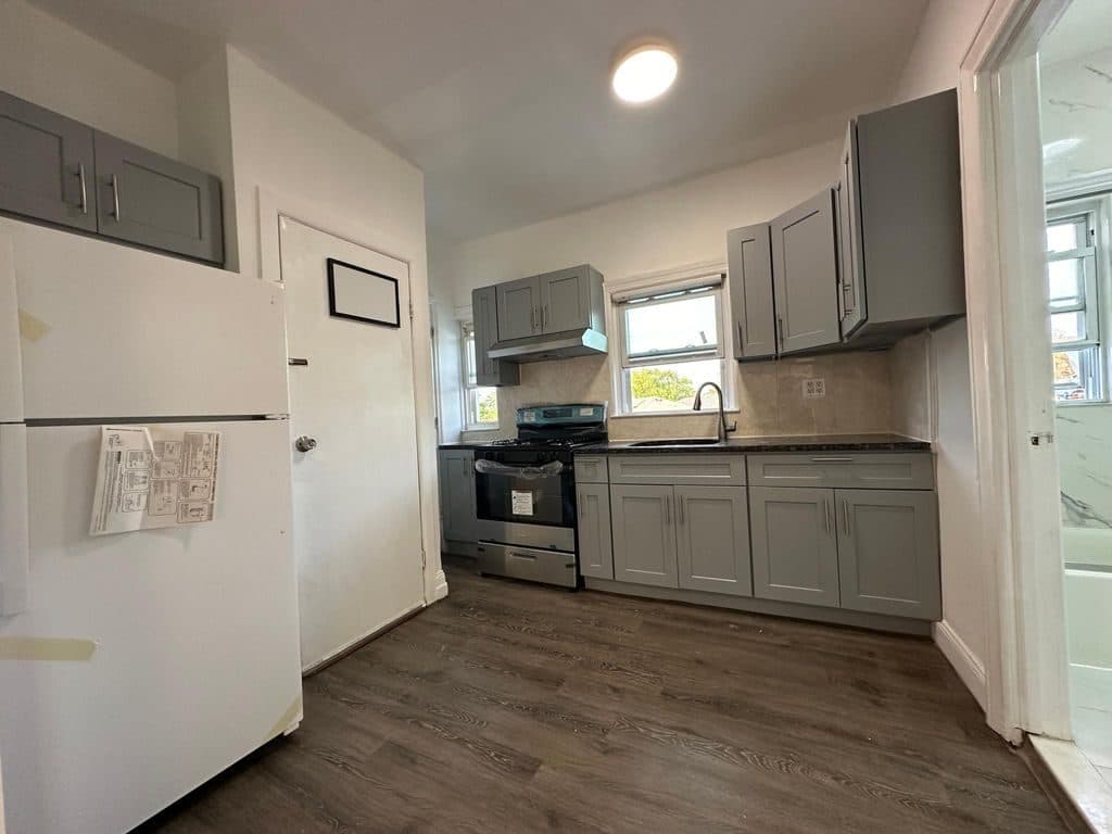 1 BR for rent — 2048 Hobart Ave Floor 3, Bronx 1