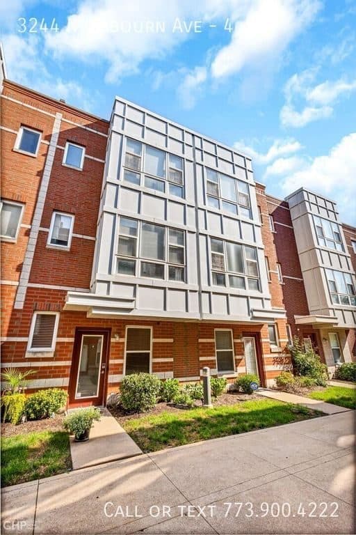 2 BR for rent — 3244 N Kilbourn Ave #4, Chicago 1