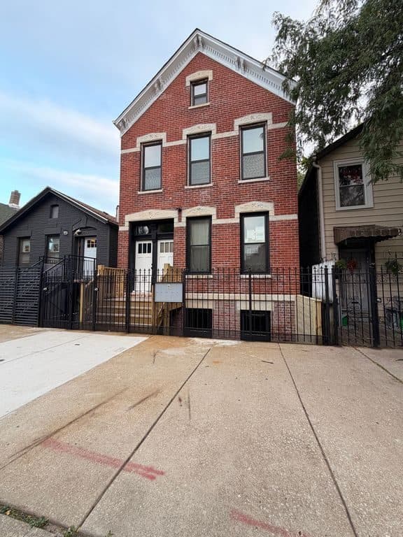 2 BR for rent — 2221 W 21st St #2F, Chicago 1