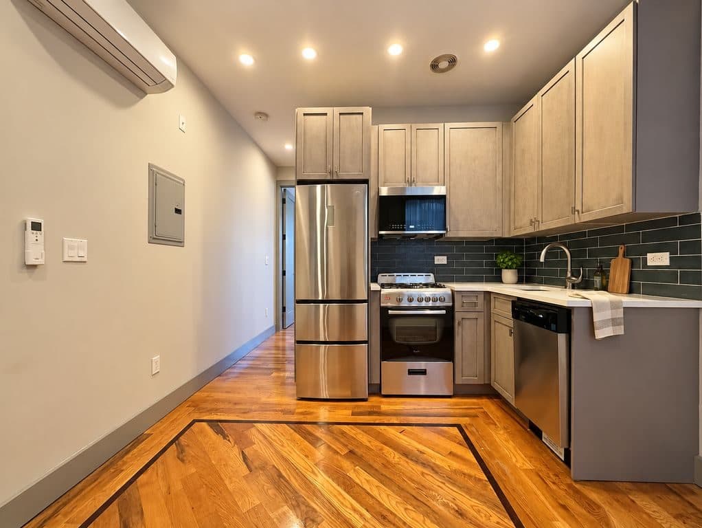 1 BR for rent — 190 Utica Ave #3D, Brooklyn 1