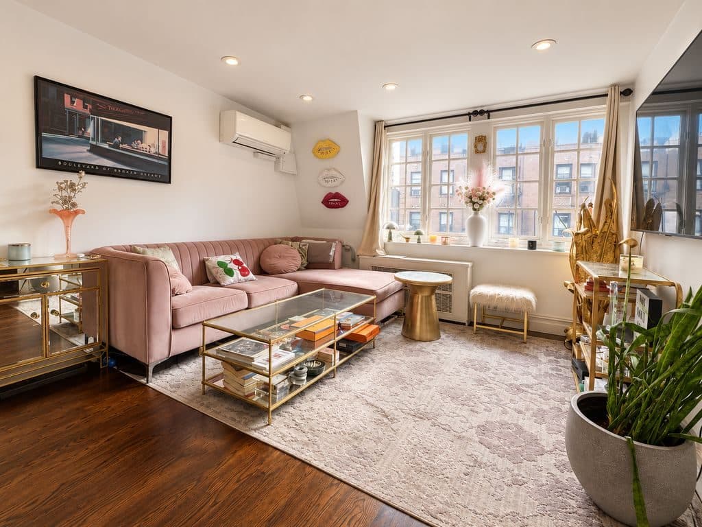1 BR for rent — 102 Greenwich Ave APT 5, New York 1
