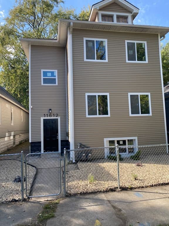 3 BR for rent — 11612 S Yale Ave #2, Chicago 1