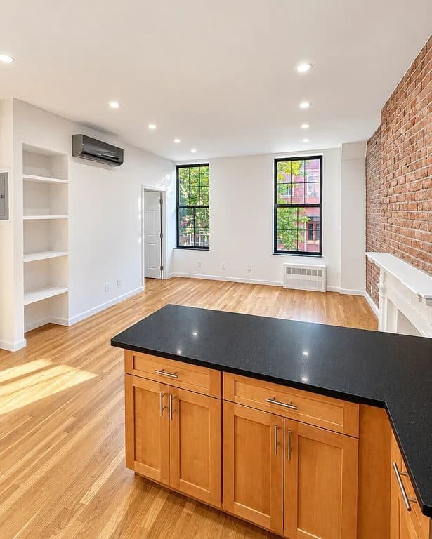 2 BR for rent — 23 W 8th St APT 1A, New York 1