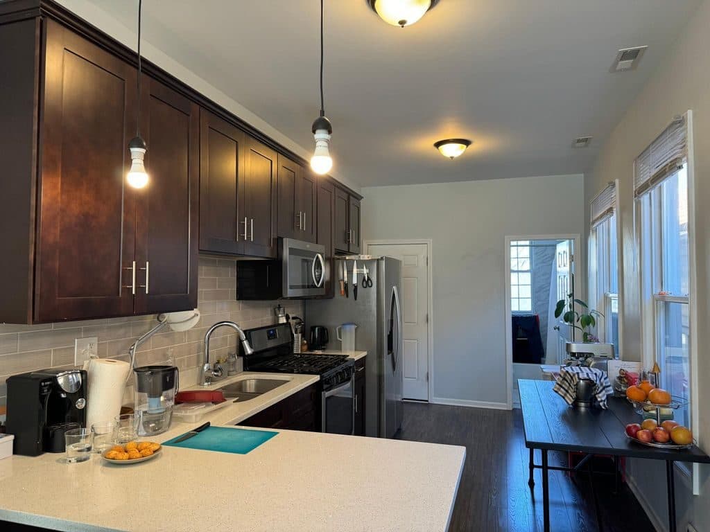 4 BR for rent — 1736 W Melrose St #3, Chicago 1